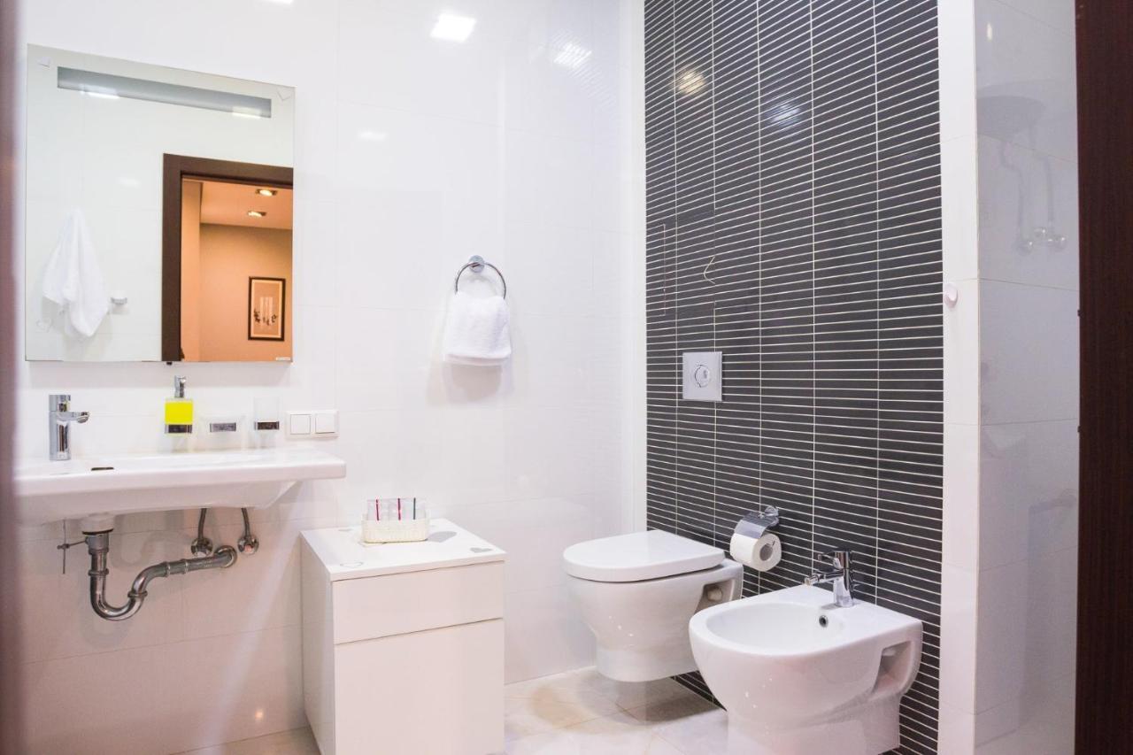 Navit Apartments With Breakfast, Near The Railway Station, The City Center And The Park Kiev Luaran gambar