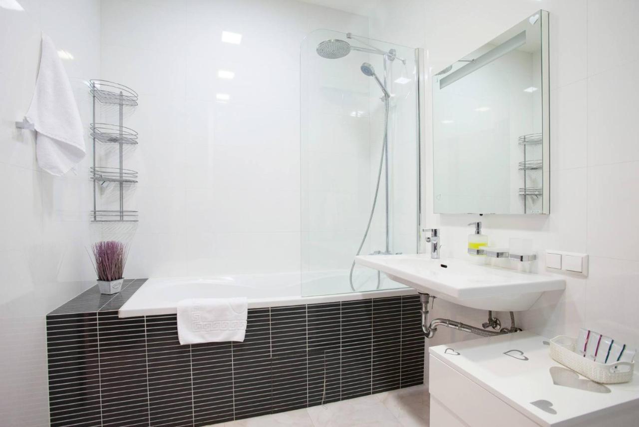 Navit Apartments With Breakfast, Near The Railway Station, The City Center And The Park Kiev Luaran gambar